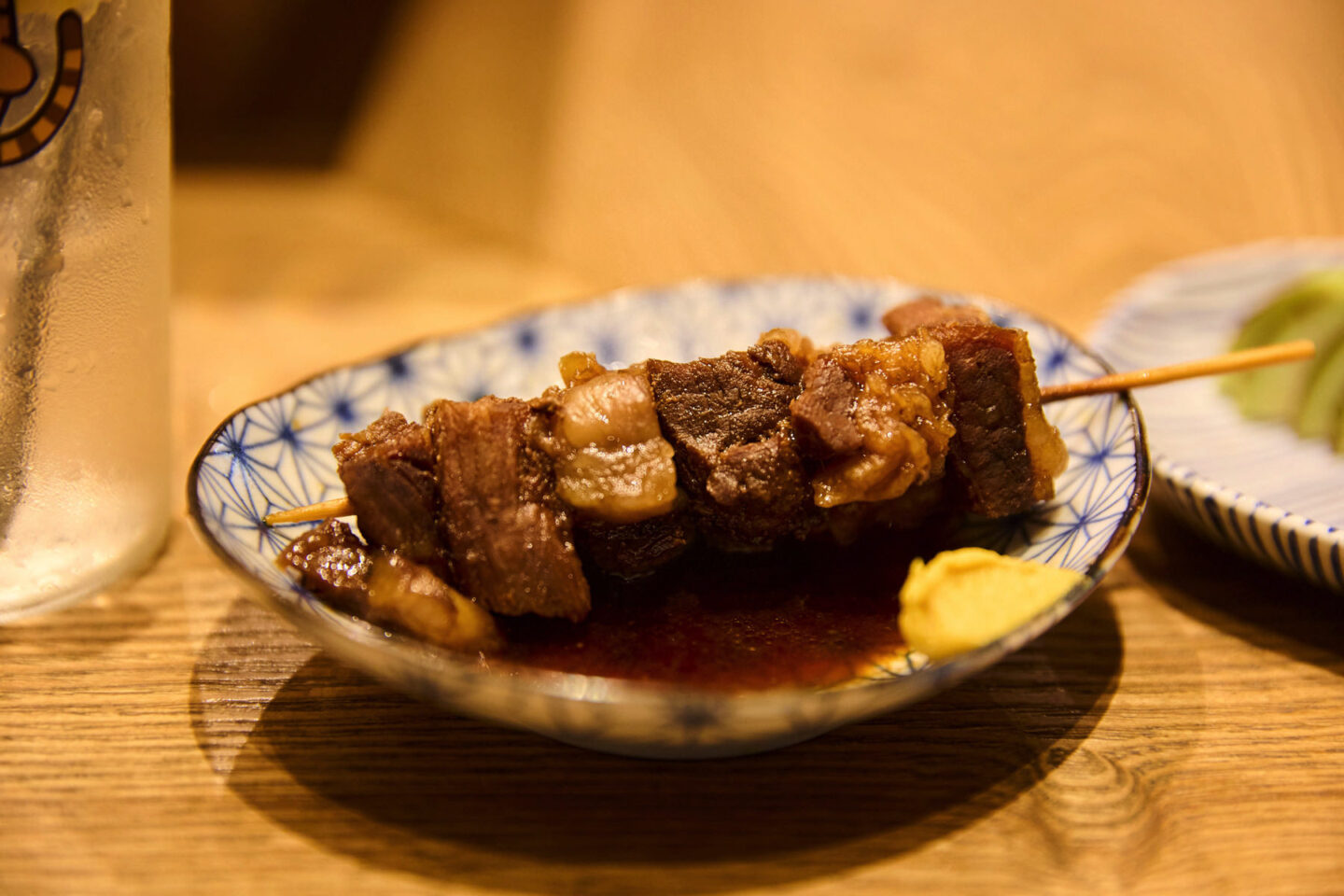 ＜角打ち KAN＞名物牛すじ串