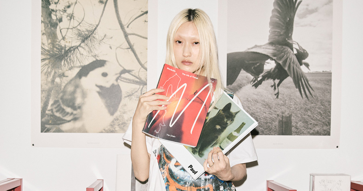 モデルのAOIさんと、〈title:〉でアートブック探索。 | SELECT by