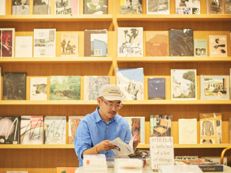 アートディレクターの前田晃伸さんが選書。〈title:〉で始めるサマーリーディング。